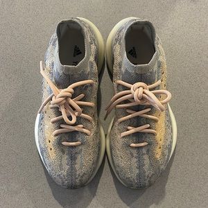 adidas Yeezy Boost 380 sz 6.5 mens